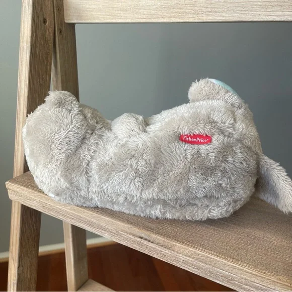 Fisher-Price Soothe’nSnuggle Otter Infant Baby Plush Toy & Sound Machine Bedtime - Picture 5 of 9